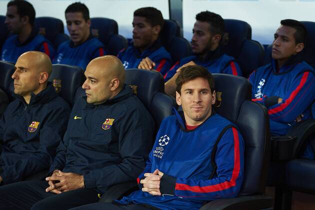 01.05.2013, UEFA Champions League Halbfinale, FC Barcelona - FC Bayern München, v.l. Lionel Messi (FC Barcelona) sitz auf der Bank vor Spielbeginn