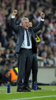 01.05.2013, Fussball Champions League Halbfinale Rückspiel: FC Barcelona - FC Bayern München, im Stadion Nou Camp in Barcelona, Spanien. Trainer Jupp Heynckes (Bayern München) jubelt.