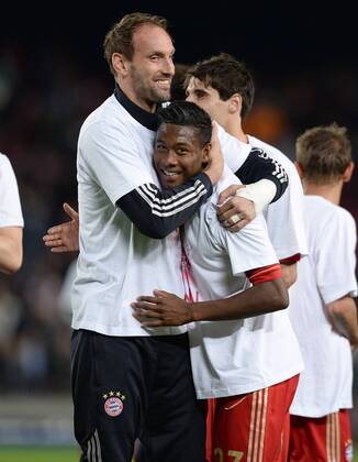 FUSSBALL CHAMPIONS LEAGUE HALBFINALE RUECKSPIEL 2012 2013 FC Barcelona - FC Bayern Muenchen 01.05.2013 Torwart Tom Starke (li) und David Alaba (re, beide FC Bayern Muenchen) jubeln nach dem Abpfiff 
