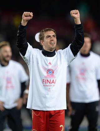 FUSSBALL CHAMPIONS LEAGUE HALBFINALE RÜCKSPIEL 2012 2013 FC Barcelona - FC Bayern München 01.05.2013 Philipp Lahm (FC Bayern München) jubelt nach dem Abpfiff 