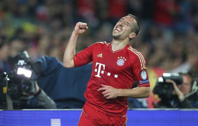 Franck Ribery (FC Bayern), jubelt nach dem Tor zum 0:2, Eigentor von Gerard Pique, der von Franck Ribery angeschossen wurde FC Barcelona vs FC Bayern München, Barca-FCB, Champions League 2012 2013, Halbfinale, Rückspiel, Fussball, men, Herren, soccer, Ergebnis, result 0:3 Barcelona, 1.5..2013