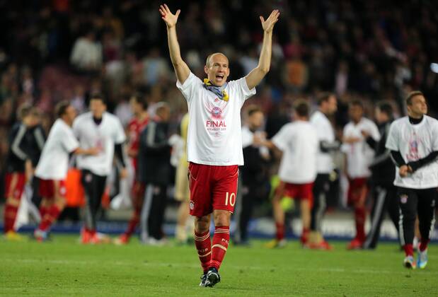 Arjen Robben (FC Bayern), jubelt nach dem Spiel den Fans zu FC Barcelona vs FC Bayern München, Barca-FCB, Champions League 2012 2013, Halbfinale, Rückspiel, Fussball, men, Herren, soccer, Ergebnis, result 0:3 Barcelona, 1.5..2013