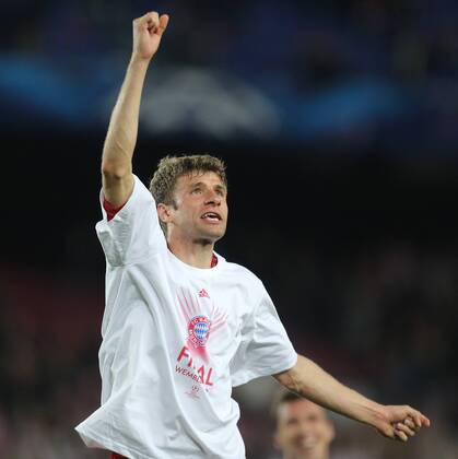 Thomas Müller (FC Bayern), jubelt nach dem Spiel den Fans zu FC Barcelona vs FC Bayern München, Barca-FCB, Champions League 2012 2013, Halbfinale, Rückspiel, Fussball, men, Herren, soccer, Ergebnis, result 0:3 Barcelona, 1.5..2013