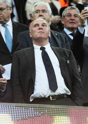Präsident Uli Hoeneß (FCB) auf der VIP-Tribüne von Camp Nou . FC Barcelona - FC Bayern München . Barcelona, ESP, 01.05.2013 , Halbfinale, Fussball-Champions League 2012-2013 .