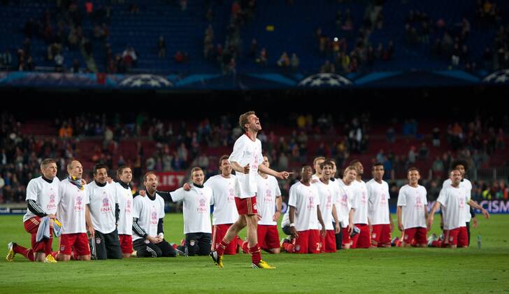 Jubel nach dem Spiel: Thomas MUELLER (vorn BAY) und die Mannschaft feiern den Sieg und den Einzug in das Finale. Fussball international UEFA Championsleague Saison 2012 2013 - Halbfinale Rückspiel: FC Barcelona - FC Bayern München in Barcelona, Spanien am 01.05.2013,