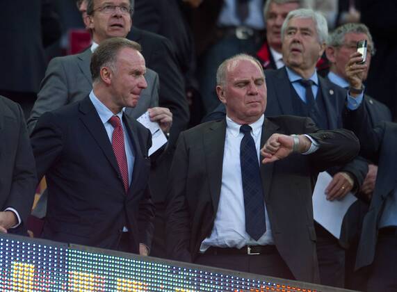Vor dem Spiel auf der Tribüne: Vorstandsvorsitzender Karl-Heinz RUMMENIGGE und Präsident Uli HOENESS (vl beide BAY) Fussball international UEFA Championsleague Saison 2012 2013 - Halbfinale Rückspiel: FC Barcelona - FC Bayern München in Barcelona, Spanien am 01.05.2013,