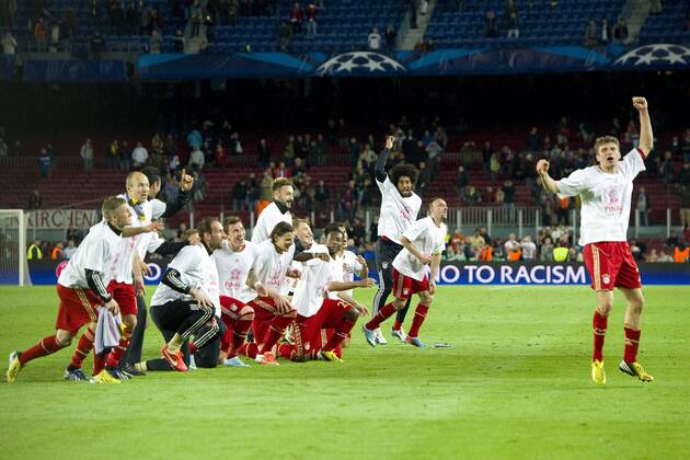 Thomas MUELLER (MÜLLER, re.) und seine Mitspieler jubeln über den Einzug in das Finale, Fussball Champions League, Halbfinale, FC Barcelona (Barcelona) - FC Bayern München (M) 0:3 am 01.05.2013 in Barcelona Spanien