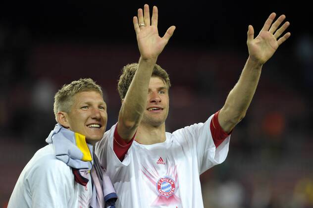 01.05.2013, Fussball Champions League Halbfinale Rückspiel: FC Barcelona - FC Bayern München, im Stadion Nou Camp in Barcelona, Spanien. Thomas Müller (München) und Bastian Schweinsteiger (München) feiern den Einzug ins Finale.