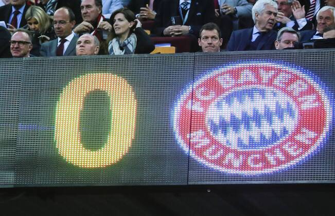 Präsident und Aufsichtsratsvorsitzender Uli HOENESS (FCB) auf der Ehrentribuene neben ihm Vorstandsvorsitzender Karl-Heinz Rummenigge FC BARCELONA - FC BAYERN MUENCHEN ( 0- 3) Fussball UEFA Champions League, Halbfinale Rueckspiel, Barcelona, 01.05.2013 CL Saison 2012 2013, FCB, BARCA
