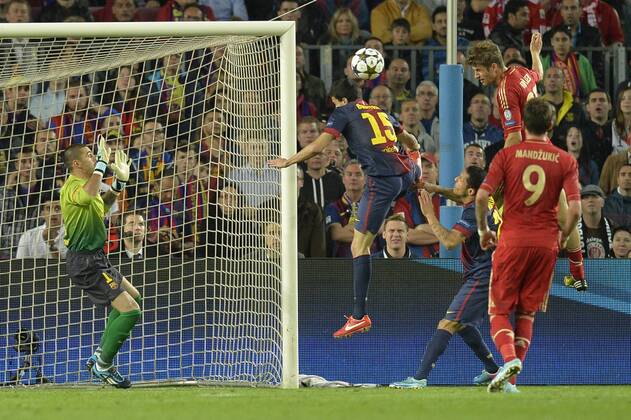 BARCELONA, 01.05.2013, Thomas Mueller (FC Bayern München) köpft den Ball zum 0-3 TW Victor Valdez (FC Barcelona) kann ihn nicht parieren im UEFA Champions League Halbfinale Rückspiel FC Barcelona gegen FC Bayern München im Camp Nou in Barcelona, 01.05.2012.