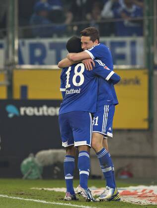 Mönchengladbach, 03.05.2013, Borussia Park Torjubel: Raffael (S04), Julian Draxler (S04) VfL Borussia Mönchengladbach - FC Schalke 04