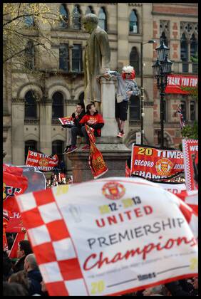 Manchester United Fans wait for Manchester United players to turn up in Albert Square, Manchester, Manchester United celebrate winning their 20th league title winning the Premier League, Monday May 13, 2013. AndrewxParsonsx xi-Images AJP
