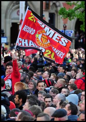 Manchester United Fans wait for Manchester United players to turn up in Albert Square, Manchester, Manchester United celebrate winning their 20th league title winning the Premier League, Monday May 13, 2013. AndrewxParsonsx xi-Images AJP