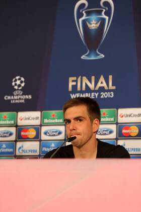 FUSSBALL - CL Finale, Dortmund vs Bayern, Vorberichte MÜNCHEN,DEUTSCHLAND,14.MAI.13 - FUSSBALL - UEFA Champions League Finale, Borussia Dortmund vs FC Bayern München, Vorberichte, Pressekonferenz von Bayern München im Rahmen des Open Media Day. Bild zeigt Philipp Lahm (Bayern). 