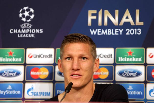 FUSSBALL - CL Finale, Dortmund vs Bayern, Vorberichte MÜNCHEN,DEUTSCHLAND,14.MAI.13 - FUSSBALL - UEFA Champions League Finale, Borussia Dortmund vs FC Bayern München, Vorberichte, Pressekonferenz von Bayern München im Rahmen des Open Media Day. Bild zeigt Bastian Schweinsteiger (Bayern). 