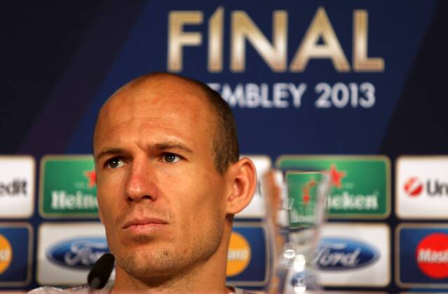 FUSSBALL - CL Finale, Dortmund vs Bayern, Vorberichte MÜNCHEN,DEUTSCHLAND,14.MAI.13 - FUSSBALL - UEFA Champions League Finale, Borussia Dortmund vs FC Bayern München, Vorberichte, Pressekonferenz von Bayern München im Rahmen des Open Media Day. Bild zeigt Arjen Robben (Bayern). 