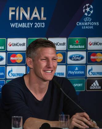 14.05.2013, Alianz Arena, Muenchen, GER, UEFA CL, FC Bayern Muenchen, Medientag, im Bild Bastian Schweinsteiger Bastian Schweinsteiger during the open media day of FC Bayern Munich in front of the UEFA Champions League Final 2013 held at the Alianz Arena, Munich, Germany on 2013 05 14 EP_Gro
