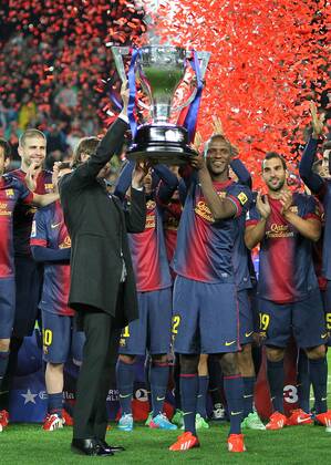ERIC ABIDAL - titto villanova (Barcelona) FOOTBALL : FC Barcelona (Barca) Champion Primera Division 2012 2013 - Liga - 19 05 2013 PACOLARGO 