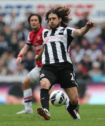 Football - English Premiership - Newcastle v Arsenal Fabricio Coloccini of Newcastle in action during the Newcastle v Arsenal, Barclay s Premier League football match at St James Park, Newcastle. Colorsport 19th May 2013