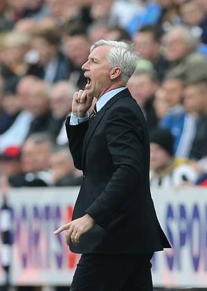 Football - English Premiership - Newcastle v Arsenal Alan Pardew of Newcastle shouts instructions during the Newcastle v Arsenal, Barclay s Premier League football match at St James Park, Newcastle. Colorsport 19th May 2013