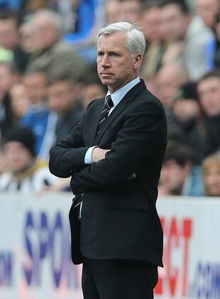 Football - English Premiership - Newcastle v Arsenal Alan Pardew of Newcastle looks on during the Newcastle v Arsenal, Barclay s Premier League football match at St James Park, Newcastle. Colorsport 19th May 2013