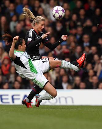 London Fulham Fußball Champions League Finale Frauen VfL Wolfsburg vs. Olympique Lyon, v.l. Nadine Kessler (Wolfsburg), Amandine Henry (Lion)