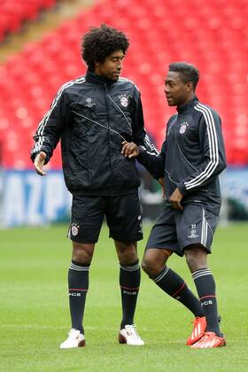 David ALABA (FC Bayern München - 27) - DANTE (FC Bayern München - 4) scherzen EP_GST