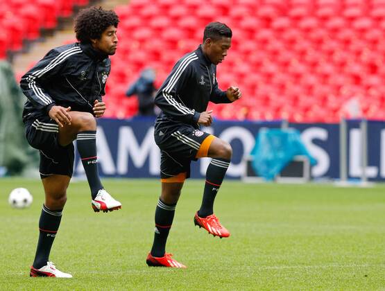 FUSSBALL - CL Finale, Dortmund vs Bayern, Vorberichte, Training LONDON,ENGLAND,24.MAI.13 - FUSSBALL - UEFA Champions League Finale, Borussia Dortmund vs FC Bayern München, Vorberichte, Abschlusstraining Bayern. Bild zeigt Dante und David Alaba (Bayern). 