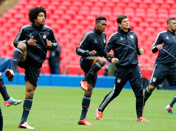 FUSSBALL - CL Finale, Dortmund vs Bayern, Vorberichte, Training LONDON,ENGLAND,24.MAI.13 - FUSSBALL - UEFA Champions League Finale, Borussia Dortmund vs FC Bayern München, Vorberichte, Abschlusstraining Bayern. Bild zeigt Dante, David Alaba und Mario Gomez (Bayern). 