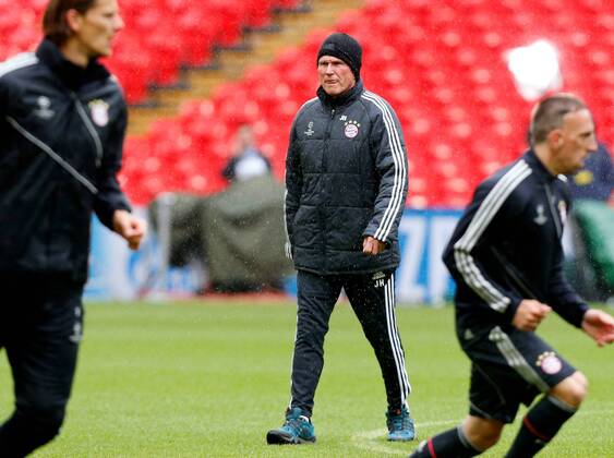 FUSSBALL - CL Finale, Dortmund vs Bayern, Vorberichte, Training LONDON,ENGLAND,24.MAI.13 - FUSSBALL - UEFA Champions League Finale, Borussia Dortmund vs FC Bayern München, Vorberichte, Abschlusstraining Bayern. Bild zeigt Trainer Jupp Heynckes (Bayern). 