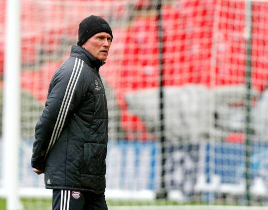 FUSSBALL - CL Finale, Dortmund vs Bayern, Vorberichte, Training LONDON,ENGLAND,24.MAI.13 - FUSSBALL - UEFA Champions League Finale, Borussia Dortmund vs FC Bayern München, Vorberichte, Abschlusstraining Bayern. Bild zeigt Trainer Jupp Heynckes (Bayern). 