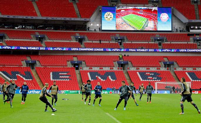 FUSSBALL - CL Finale, Dortmund vs Bayern, Vorberichte, Training LONDON,ENGLAND,24.MAI.13 - FUSSBALL - UEFA Champions League Finale, Borussia Dortmund vs FC Bayern München, Vorberichte, Abschlusstraining Bayern. Bild zeigt die Mannschaft von Bayern. 