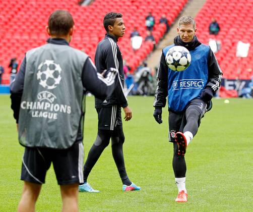 FUSSBALL - CL Finale, Dortmund vs Bayern, Vorberichte, Training LONDON,ENGLAND,24.MAI.13 - FUSSBALL - UEFA Champions League Finale, Borussia Dortmund vs FC Bayern München, Vorberichte, Abschlusstraining Bayern. Bild zeigt Bastian Schweinsteiger (Bayern). 