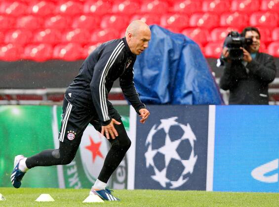 FUSSBALL - CL Finale, Dortmund vs Bayern, Vorberichte, Training LONDON,ENGLAND,24.MAI.13 - FUSSBALL - UEFA Champions League Finale, Borussia Dortmund vs FC Bayern München, Vorberichte, Abschlusstraining Bayern. Bild zeigt Arjen Robben (Bayern). 