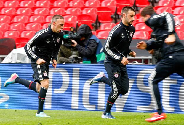 FUSSBALL - CL Finale, Dortmund vs Bayern, Vorberichte, Training LONDON,ENGLAND,24.MAI.13 - FUSSBALL - UEFA Champions League Finale, Borussia Dortmund vs FC Bayern München, Vorberichte, Abschlusstraining Bayern. Bild zeigt Franck Ribery und Diego Contento (Bayern). 
