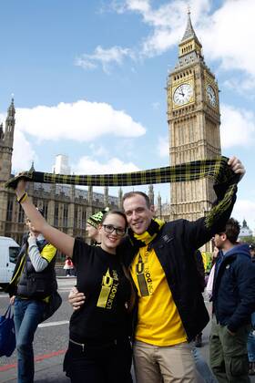 FUSSBALL - CL Finale, LONDON,ENGLAND,25.MAI.13 - FUSSBALL - UEFA Champions League Finale, Borussia Dortmund (BVB). Bild zeigt Dortmund Fans vor dem Big Ben. 