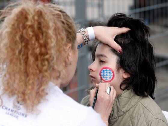 FUSSBALL - CL Finale, LONDON,ENGLAND,25.MAI.13 - FUSSBALL - UEFA Champions League Finale, FC Bayern München. Bild zeigt einen Fan von Bayern. 
