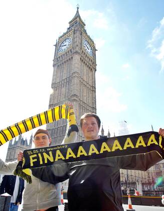 FUSSBALL - CL Finale, LONDON,ENGLAND,25.MAI.13 - FUSSBALL - UEFA Champions League Finale, Borussia Dortmund (BVB). Bild zeigt Dortmund Fans vor dem Big Ben. 