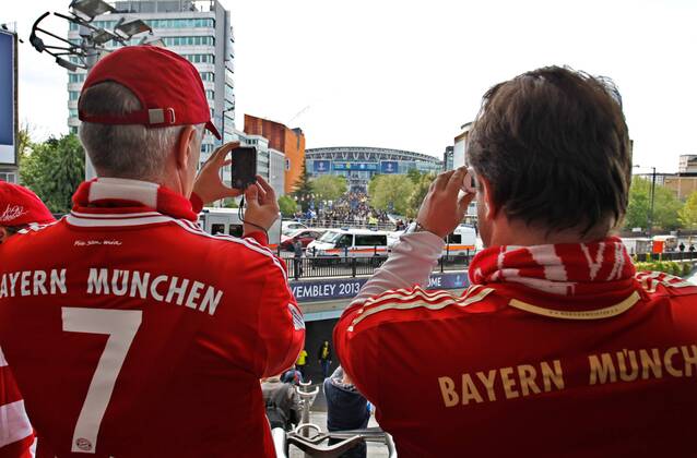 FUSSBALL - CL Finale, LONDON,ENGLAND,25.MAI.13 - FUSSBALL - UEFA Champions League Finale, FC Bayern München. Bild zeigt Fans von Bayern und das Wembley Stadion. 