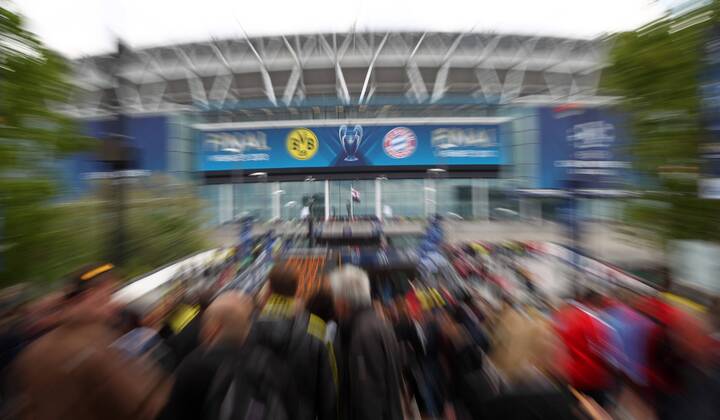 Logo feature Frontansicht Wembleystadion Fußball Fussball UEFA Championsleague Finale Final 2013 Herren Männer Saison 2012 13 25.05.2013 BVB Borussia Dortmund vs. FC Bayern München