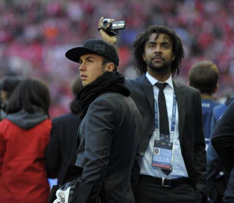 25.05.2013, Fussball Champions League Finale: Borussia Dortmund - FC Bayern München, im Wembley-Stadion London (England). v.li: Mario Götze (BVB), Patrick Owomoyela (BVB).