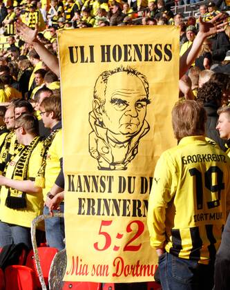 LONDON,ENGLAND,25.MAI.13 - FUSSBALL - UEFA Champions League Finale, Borussia Dortmund. Bild zeigt Fans. Keyword: Transparent. 