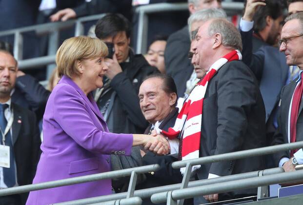 Bundeskanzlerin Angela Merkel GER ,Präsident und Aufsichtsratsvorsitzender Uli HOENESS (FCB) Karl-Heinz RUMMENIGGE (Vorstandsvorsitzender FCB AG) FC BAYERN MÜNCHEN - BORUSSIA DORTMUND ( - ) Fussball UEFA Champions League, Finale, im Wembley Stadion London am 25.05.2013 CL Saison 2012 2013, FCB, München, BVB