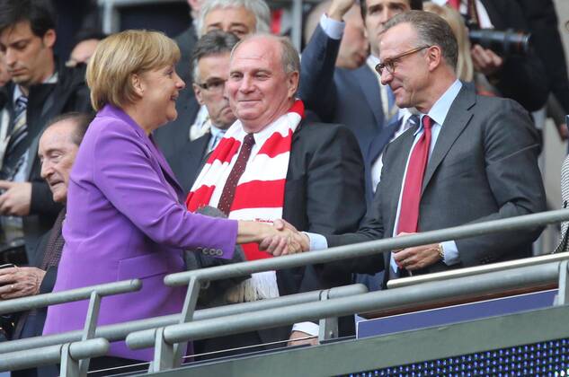 Bundeskanzlerin Angela Merkel GER ,Präsident und Aufsichtsratsvorsitzender Uli HOENESS (FCB) Karl-Heinz RUMMENIGGE (Vorstandsvorsitzender FCB AG) FC BAYERN MÜNCHEN - BORUSSIA DORTMUND ( - ) Fussball UEFA Champions League, Finale, im Wembley Stadion London am 25.05.2013 CL Saison 2012 2013, FCB, München, BVB
