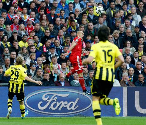 FUSSBALL - CL Finale, Dortmund vs Bayern LONDON,ENGLAND,25.MAI.13 - FUSSBALL - UEFA Champions League Finale, Borussia Dortmund vs FC Bayern München. Bild zeigt Marcel Schmelzer (Dortmund) und Arjen Robben (Bayern). 