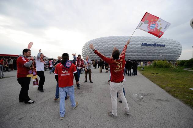 FUSSBALL CHAMPIONS LEAGUE SAISON 2012 2013 FINALE FC Bayern Muenchen 25.05.2013 Fans pilgern zum Public Viewing in der Allianz Arena in Muenchen 