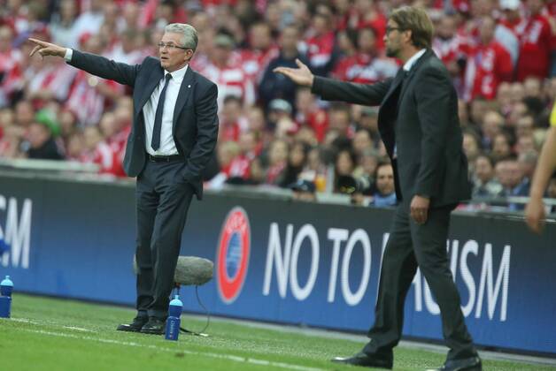 Jürgen KLOPP, Chef - Trainer BVB gestikuliert und gibt Anweisungen, Aktion, Einzelbild, Gestik, Geste, Handbewegung, zeigen, deuten Trainer Cheftrainer Jupp HEYNCKES (FCB) Emotionen, enttäuscht, Enttäuschung, Frust, frustriert, Trauer ,traurig, verzweifelt, Verzweiflung FC BAYERN MÜNCHEN - BORUSSIA DORTMUND ( - ) Fussball UEFA Champions League, Finale, im Wembley Stadion London am 25.05.2013 CL Saison 2012 2013, FCB, München, BVB