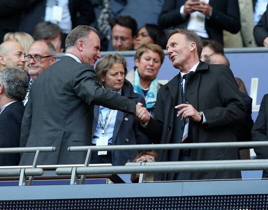 V.li. Bayern-Boss Karl-Heinz Rummenigge (FCB) begrüsst BVB-Boss Hans-Joachim Watzke (BVB). Borussia Dortmund--FC Bayern München . London, ENG, 25.05.2013 , Finale, Fussball-Champions League 2013 .