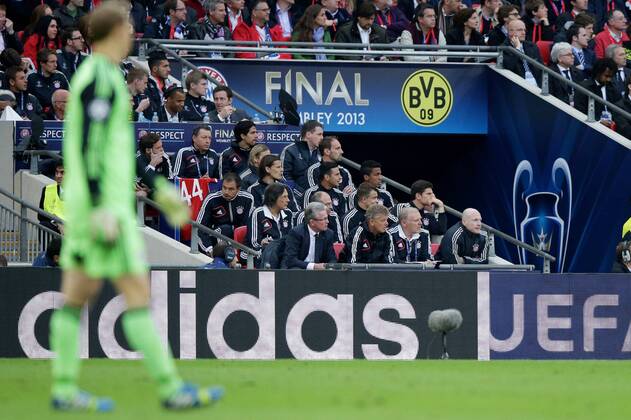 die Bank der Bayern mit Trainer Jupp HEYNCKES (FC Bayern München) und Sportdirektor Matthias SAMMER (FC Bayern München) EP_GST