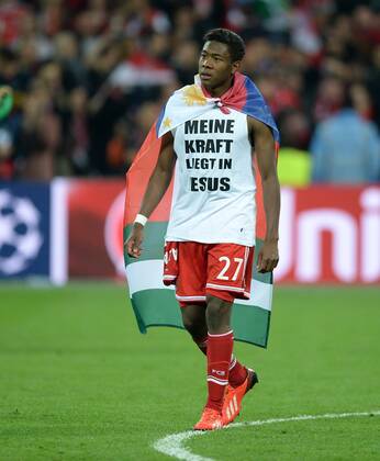 FUSSBALL CHAMPIONS LEAGUE SAISON 2012 2013 FINALE Borussia Dortmund - FC Bayern München 25.05.2013 Der Champions League Sieger David Alaba (FC Bayern München) jubelt nach dem Abpfiff und lässt seine Kraft bei Jesus 